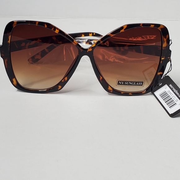 NY Sunglasses - Picture 3 of 9